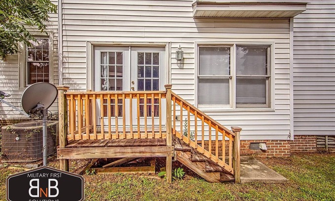 Terry Sanford House | Top-Rated Terry Sanford Guest House with Pool & Pet-Friendly