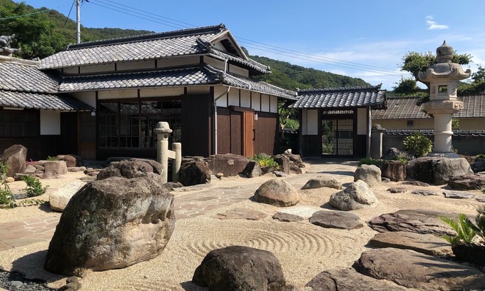 Ieura House | Experience Teshimas Oceanview Retreat with Family-Friendly Amenities