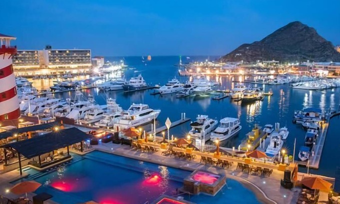 Centro Hotel | Discover Tesoro Los Cabos: Pool, Spa & Family-Friendly Fun
