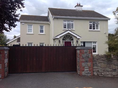 Freshford Bed & Breakfast | Cozy Tess's Guest House: Eco-Friendly Retreat with Breakfast