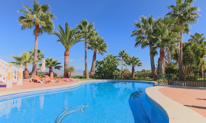 Pinos de Alhaurin House | Unwind at TESS Villa El Oasis: Rated 10/10 with Spa & Pool