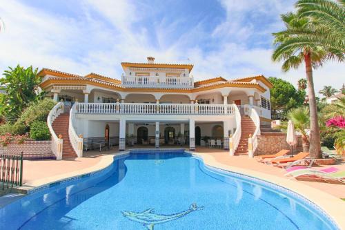 Pinos de Alhaurin Villa | Discover TESS Villa El Oasis: Family-Friendly with Pool