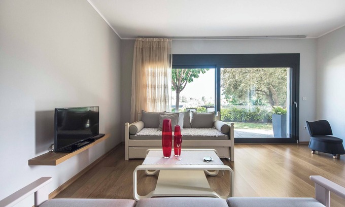 Kallikratia House | Tessi’s House by Luxlikehome