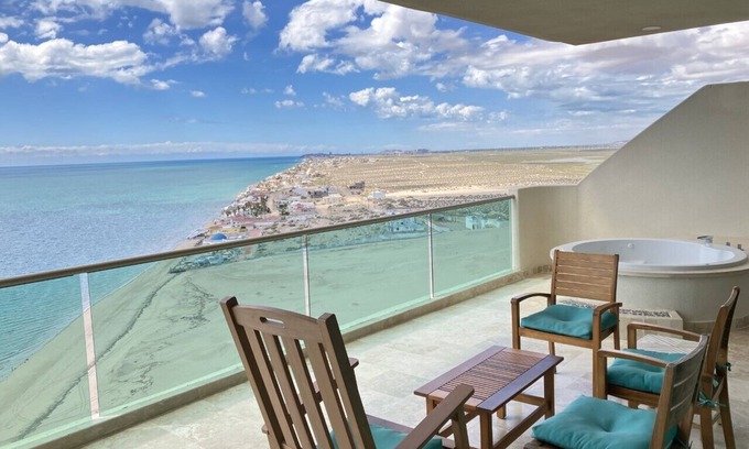 Las Conchas Condo | Experience Tessoro 1204: Breathtaking Oceanfront Getaway