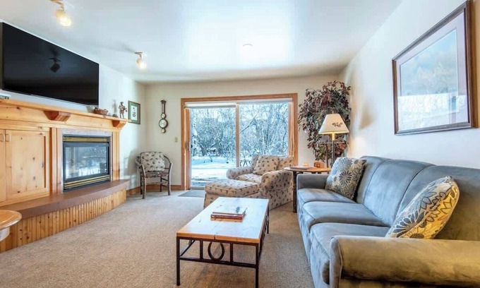 Driggs Condo | Exclusive 3-Bedroom Retreat with Hot Tubs & Spa Amenities