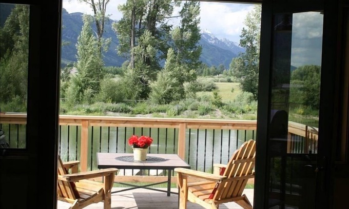 Wilson Cabin | Experience Teton Views, Wildlife & Pet-Friendly Comfort