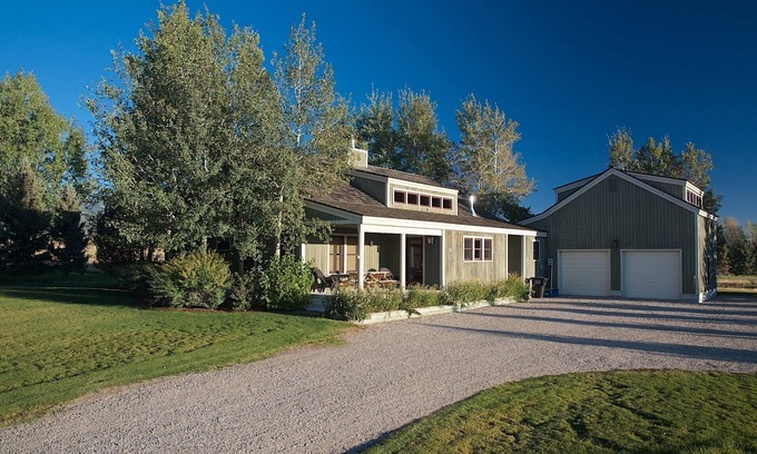 Hastings Farm House | Experience Teton View Lodge: Relaxing Hot Tub & Scenic Bliss