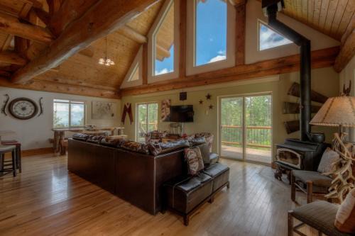 Deadwood House | Family-Friendly Tetro Rock Retreat with Great Reviews