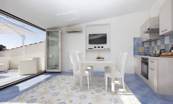 Massa Lubrense Apartment | Experience Tetto Bianco: 10/10 Rating with Spa & Breakfast