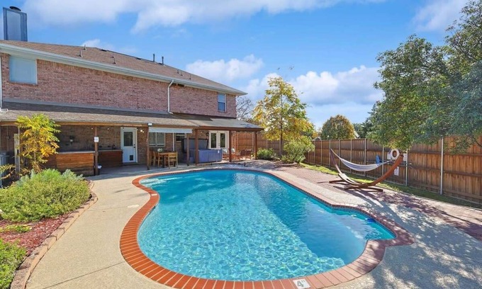 Rowlett House | Relaxing Texan Oasis with Hot Tub, Pool & Cinema Room