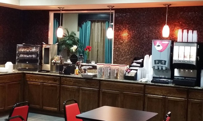 Tilden Hotel | Cozy Texan Inn and Suites Tilden with Breakfast Included
