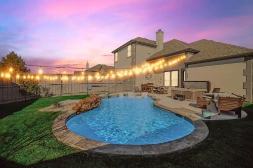 Rowlett House | Relaxing Texan Sunny Oasis with Private Pool & Hot Tub