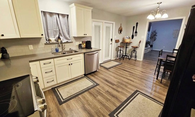 Lewisville House | Experience Texan Tranquility with Breakfast & Family Fun