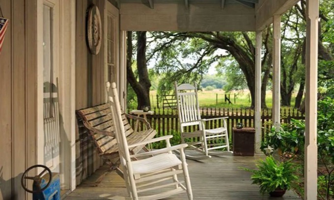 Cat Spring House | Texas Farm House getaway on BlissWood Ranch with Optional Activities & Safari!