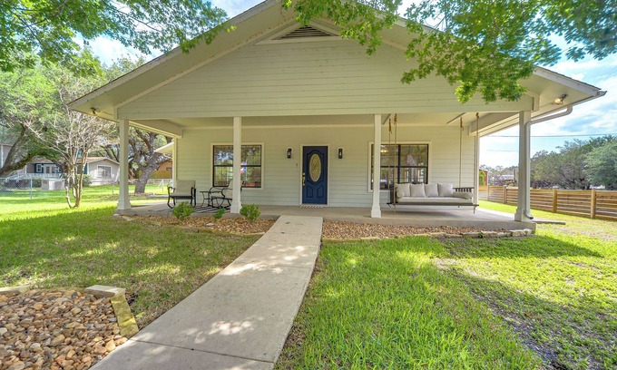 Camp Wood House | Texas Hill Country Retreat - Walk to Nueces River!