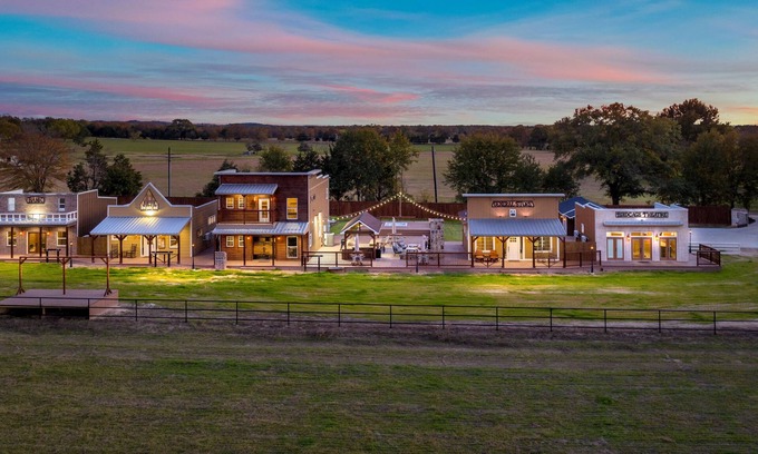 Canton House | Experience Texas Tombstone: Your Private Oasis Awaits