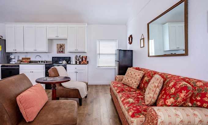 Valley Mills House | Unforgettable Stay: Waco, Magnolia & Baylor Experience
