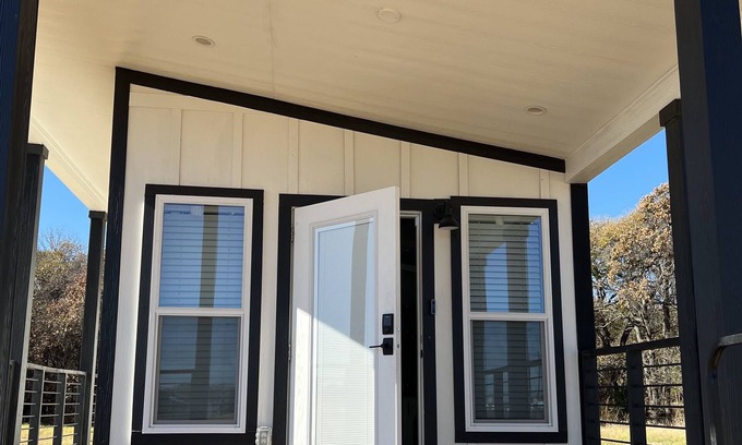 Gordonville House | Unforgettable Texoma Getaway: Tiny House on Cannabis Farm