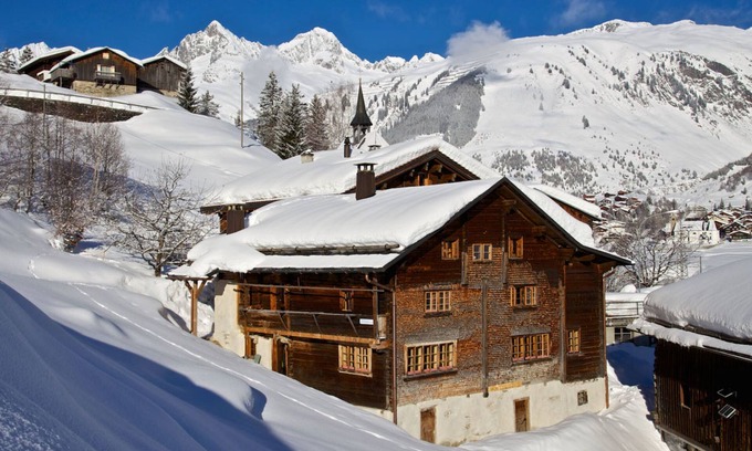 Tujetsch Apartment | Relaxing Alpenlodge Tgèsa Surrein Giassa10 with Lake View