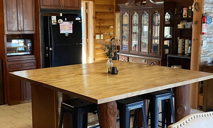 Arenac County House | Tranquil 4 Bedroom Cabin with Pond View and Pool Access