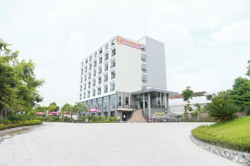 Thai Nguyen Hotel | Explore Thái Nguyên Legend Hill: Pet-Friendly Retreat