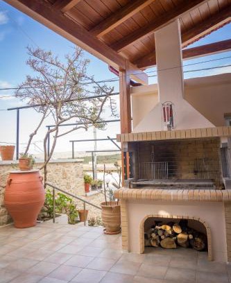 Filaki House | Pet-Friendly Thòlos: Guest Rated 9.8 with Family Amenities