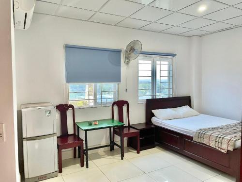 Ben Cat Hotel | Thủy Quỳnh Hotel: Pet-Friendly Stay with Pool Access