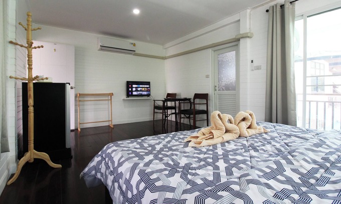 Ayutthaya House | Baan Khunphiphit Homestay: Family-Friendly Getaway