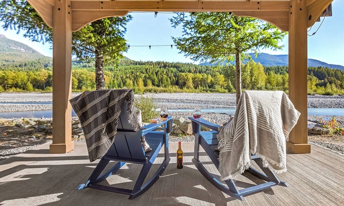 Packwood Cabin | Relaxing River House: Hot Tub, Fire Pit & Gazebo Retreat