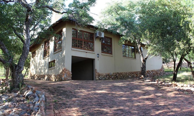 Madibeng Cabin | Thabaledi Game Lodge: Experience Oceanfront Bliss