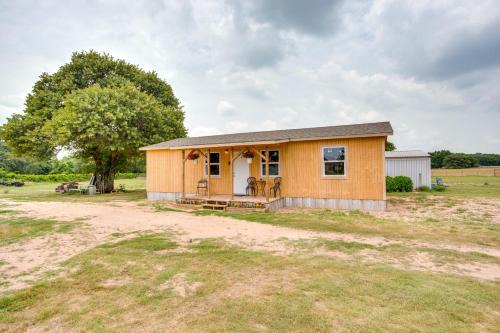 Thackerville House | Cozy Thackerville Getaway with Porch - Near WinStar!