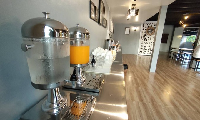 Bung Khong Long Hotel | Cozy Thai Guest House: Family-Friendly with Breakfast Included