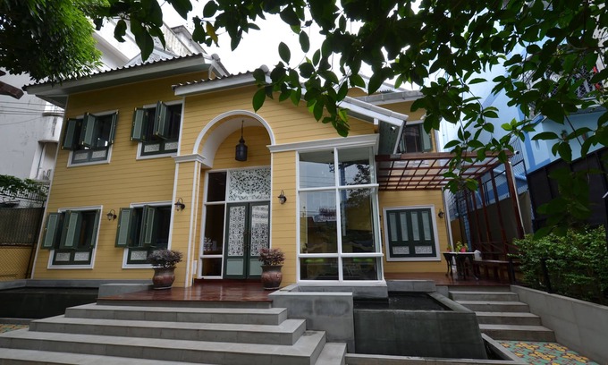 Ratchathewi Bed & Breakfast | Experience Retro Thai Charm in Central Bangkok