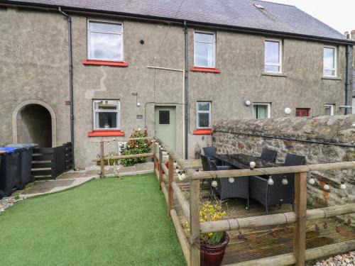 Banff House | Explore Thain House: Family & Pet-Friendly Retreat