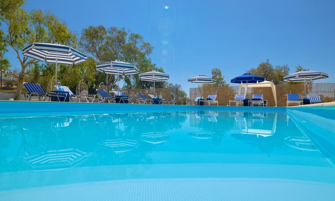 Kimolos House | Discover Thalasea Kimolos: Family-Friendly with Pool & Dining