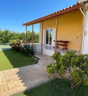 Kato Diminio House | Thalassa Hideaway: Family-Friendly Oceanfront Retreat