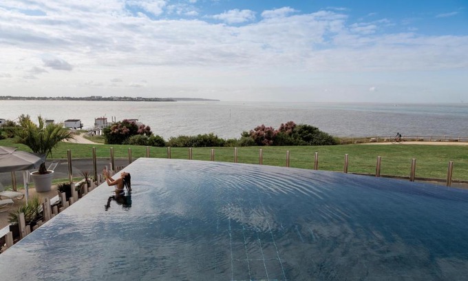 Royan Hotel | Relaxing Thalazur Royan Hotel & Spa with Oceanfront Views