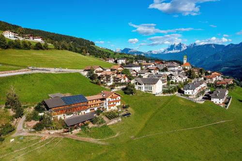 Chiusa Apartment | Top-Rated Thalhofer Hof: Family-Friendly with Breakfast Included