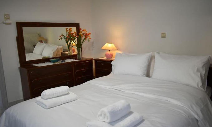 Trikala Apartment | Thalia's House - Family-Friendly Retreat with Full Kitchen