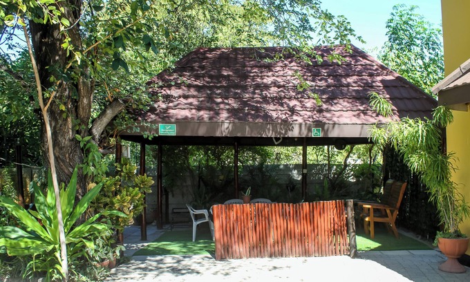 Maun House | Highly Rated Thamalakane Guest House with Pool & Breakfast