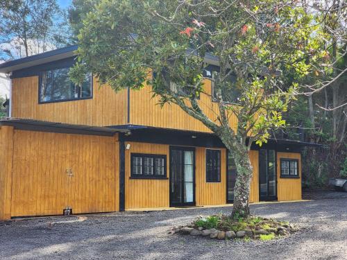 Thames House | Explore Thames River Valley Studio Retreat for Families