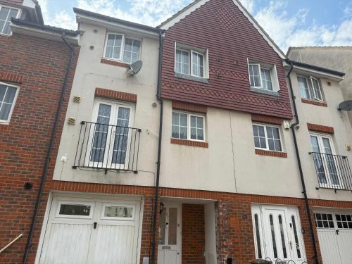 Moffat House | Thamesmead Suite