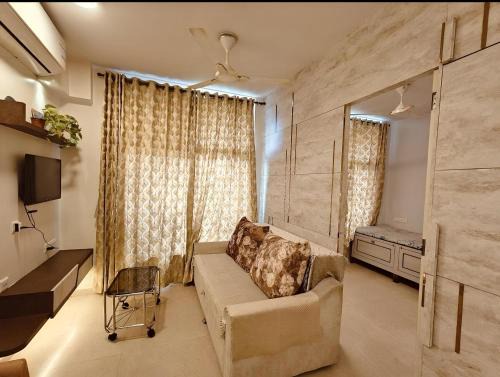 Thane West Apartment | Thane's First Hidden door studio - Hiranandani Estate