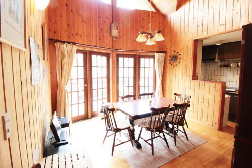 Yamanakako House | Inviting 山中湖 Retreat with BBQ & Hot Tub Amenities