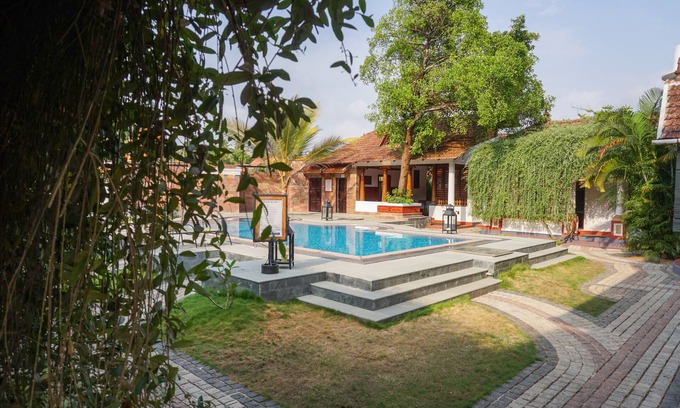 Kattakayam Hotel | Heritage Home Experience with Pool and Breakfast Await