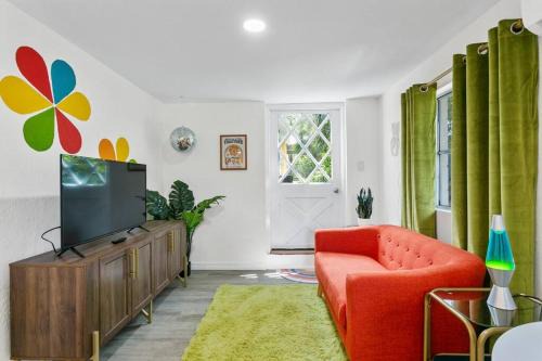 Seminole Heights Apartment | Groovy 70's Apartment near Coffee, Food & Shops