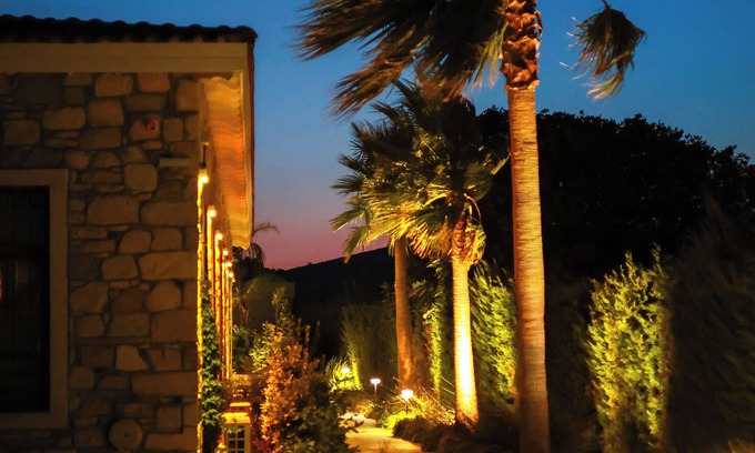 Alacati Bed & Breakfast | Experience That's Alaçatı: Poolside Relaxation Awaits!