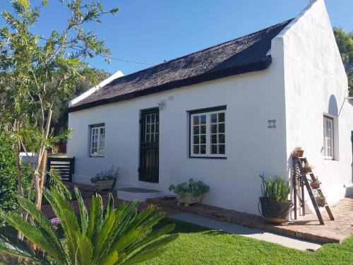 Montagu Apartment | Thatch Cottage - The Little Gem