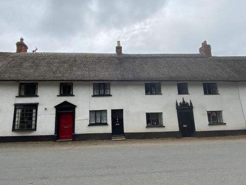 Otterton House | Charming Thatched Cottage in Picturesque Village by Sea