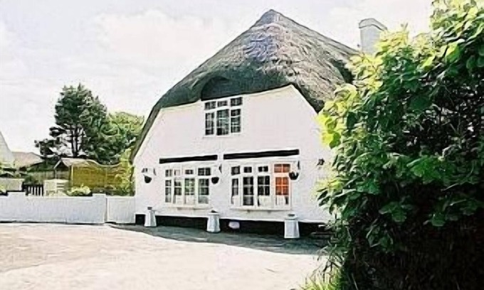 Bude Cottage | Idyllic Cottage with Private Indoor Pool and Ocean Views